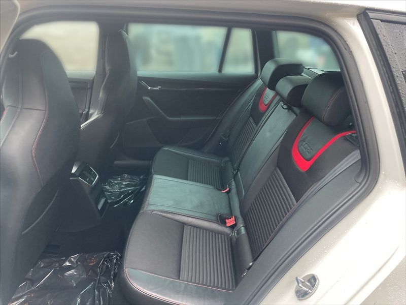 Škoda Octavia 2,0 TDI RS DSG  Cebia - fotka 8 z 11