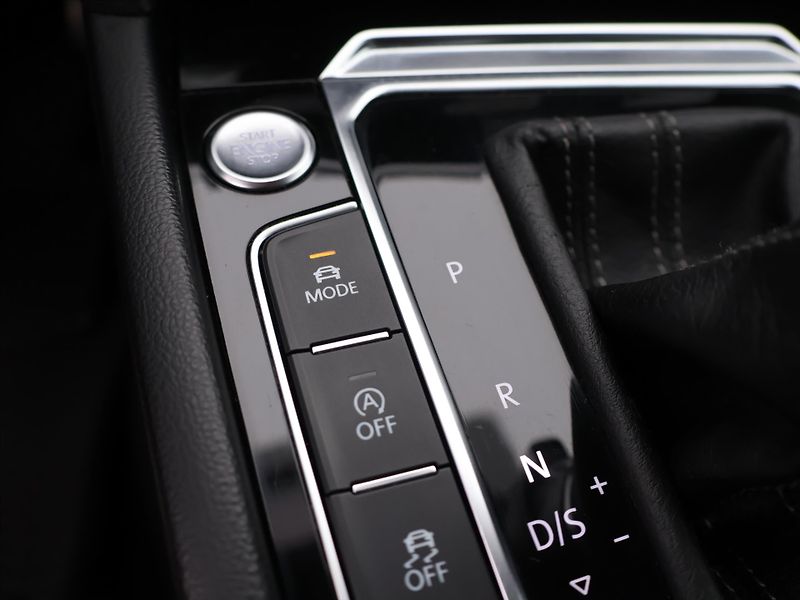 Volkswagen Passat 2,0 TDI 140kW DSG R-line CZ - fotka 17 z 27
