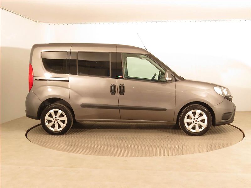 Fiat Dobló (2018) 1.6 MultiJet, 5Míst, SR - fotka 6 z 15