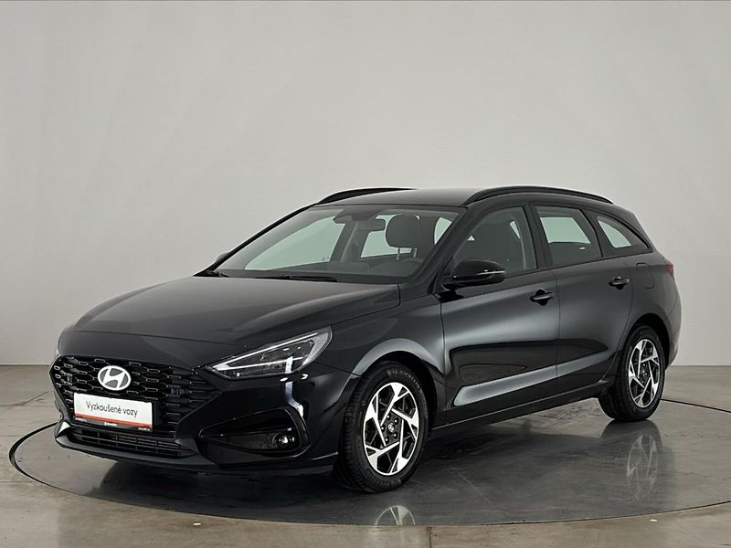 Hyundai i30 Smart DCT - fotka 1 z 26