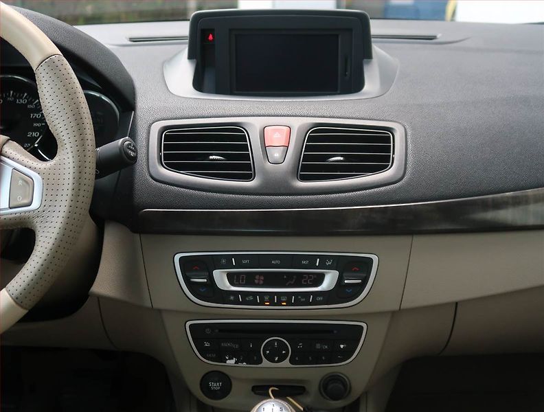 Renault Fluence (2010) 1.6 16V, levný provoz - fotka 12 z 18
