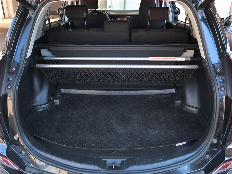 Toyota RAV4 (2016) 2.5 Hybrid - fotka 13 z 17