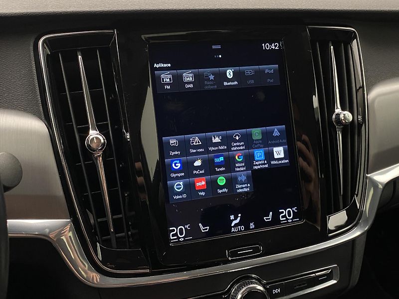 Volvo S90 D4 MOMENTUM AUT REZERVACE - fotka 38 z 43