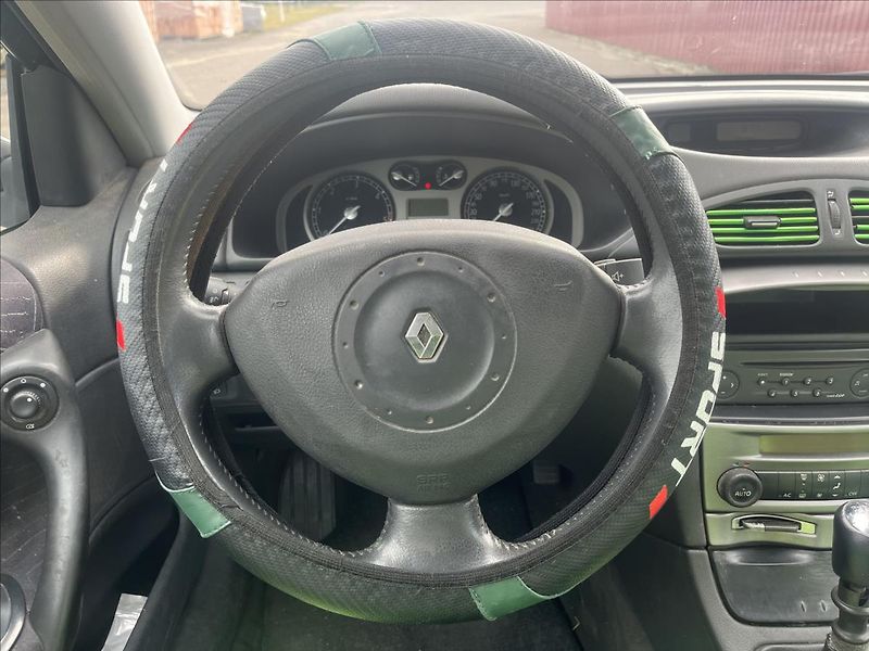 Renault Laguna 1,9 dCi TAŽNÉ SERVIS STK 3/28 - fotka 15 z 33