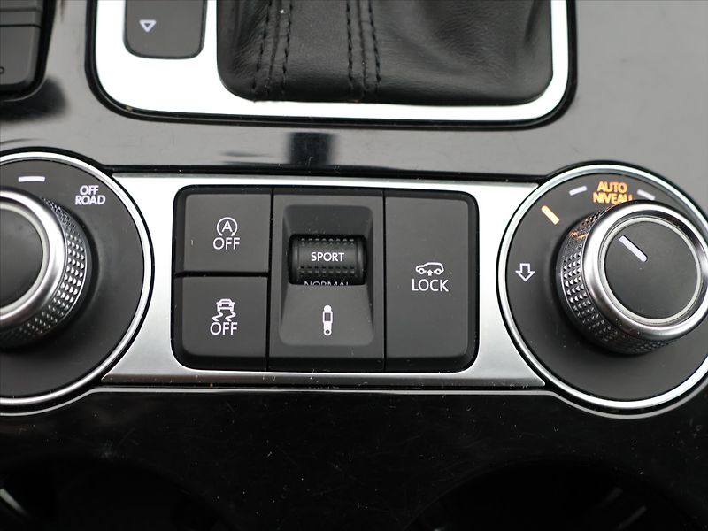 Volkswagen Touareg 3,0 TDI DSG 4M Exclusive 1.Maj - fotka 22 z 31