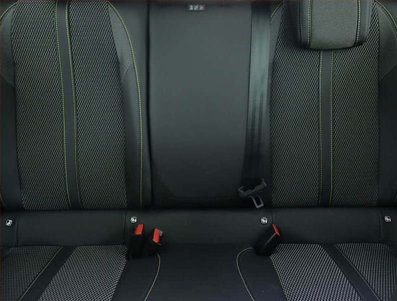 Peugeot 2008 (2023) GT 54 kWh, SoH 94% - fotka 10 z 20