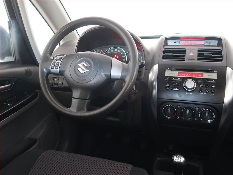 Suzuki SX4 (2007) 1.6 VVT, 4X4 - fotka 7 z 15