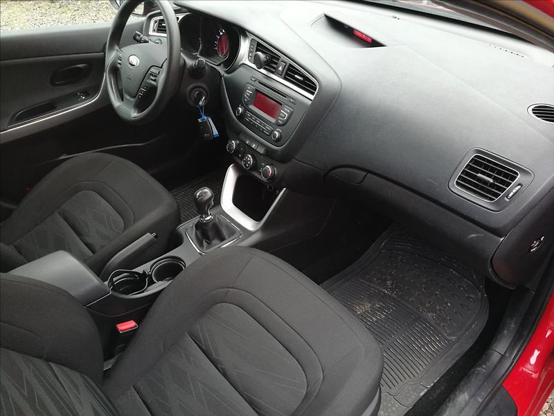 Kia Ceed 1,4 i CVVT 1.majitel - fotka 11 z 18
