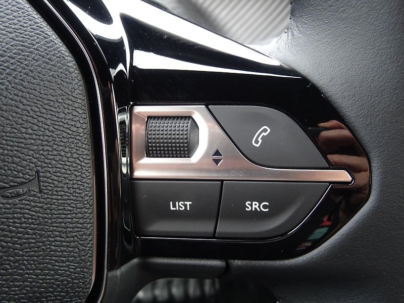 Peugeot 2008 (2026) ALLURE Turbo 100k MAN6 - fotka 26 z 43