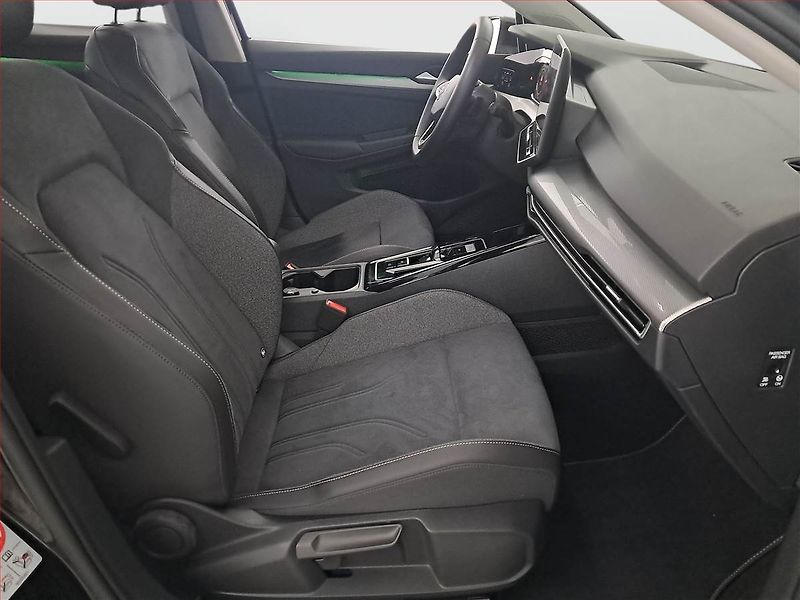 Volkswagen Golf (2025) Style 1.5 eTSI - fotka 9 z 18