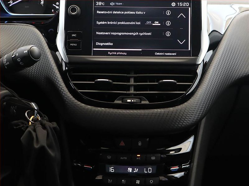 Peugeot 2008 (2018) 1.2 PureTech, ČR,1.maj - fotka 9 z 12