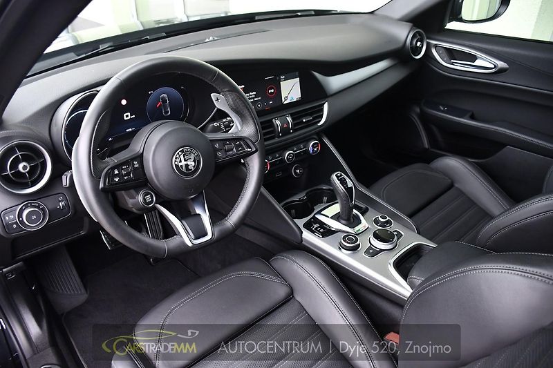 Alfa Romeo Giulia 2.0T 16V 206kW VELOCE AT8 Q4 - fotka 9 z 53