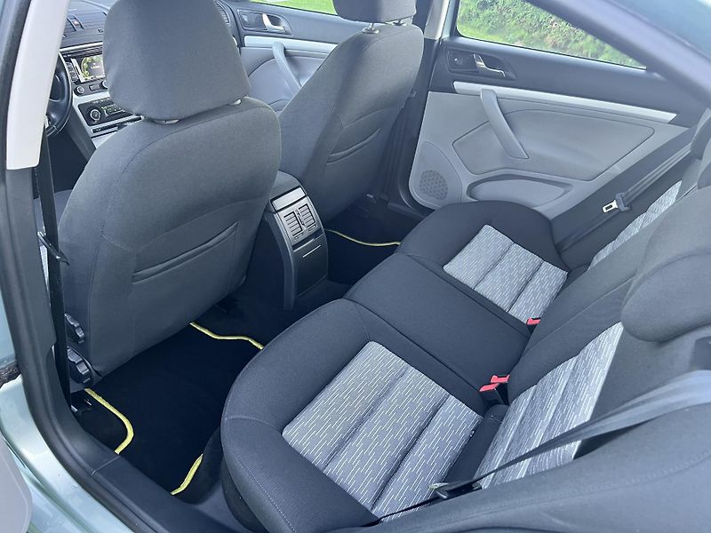 Škoda Octavia 1.6TDI 77KW,DIGIKLIMA,WEBASTO - fotka 14 z 45