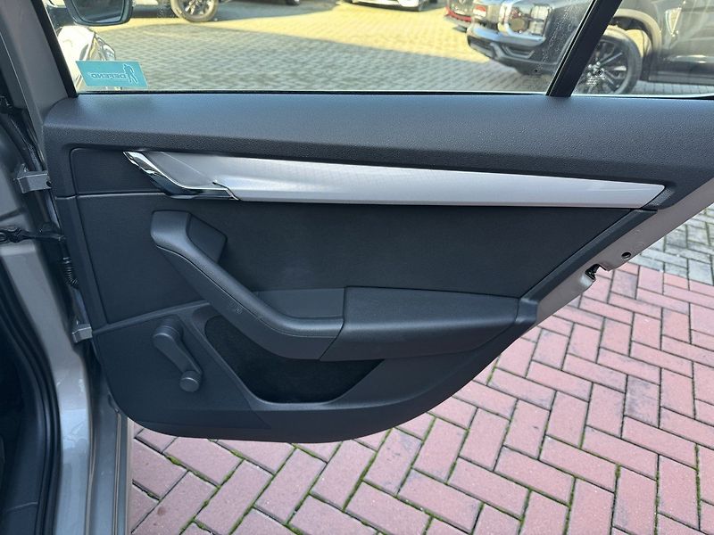 Škoda Octavia (2013) 2.0TDi  Klima Tempomat BT - fotka 21 z 45