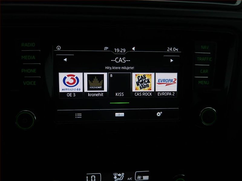Škoda Rapid (2016) Spaceback 1.2 TSI, Navi - fotka 12 z 15