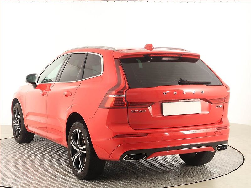 Volvo XC60 (2019) D4, 4X4, Automat, Kůže, Navi - fotka 4 z 19