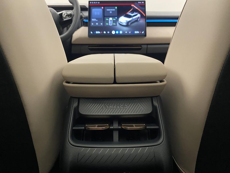 Lynk & Co 08 (2025) MORE PHEV - fotka 65 z 68