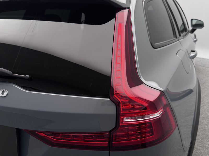 Volvo V60 CC MOMENTUM PRO AUT REZERVACE - fotka 21 z 48