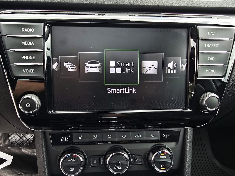 Škoda Superb 140KW DSG WEBASTO PANORAMA  - fotka 28 z 35