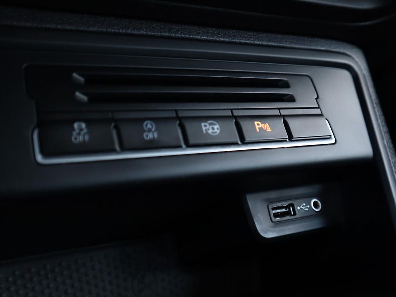 Volkswagen Tiguan 2,0   TDi Sport Pano Kamera Dy - fotka 22 z 36