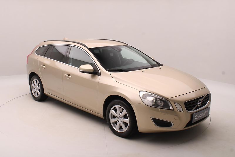 Volvo V60 D5 MOMENTUM REZERVACE - fotka 16 z 43