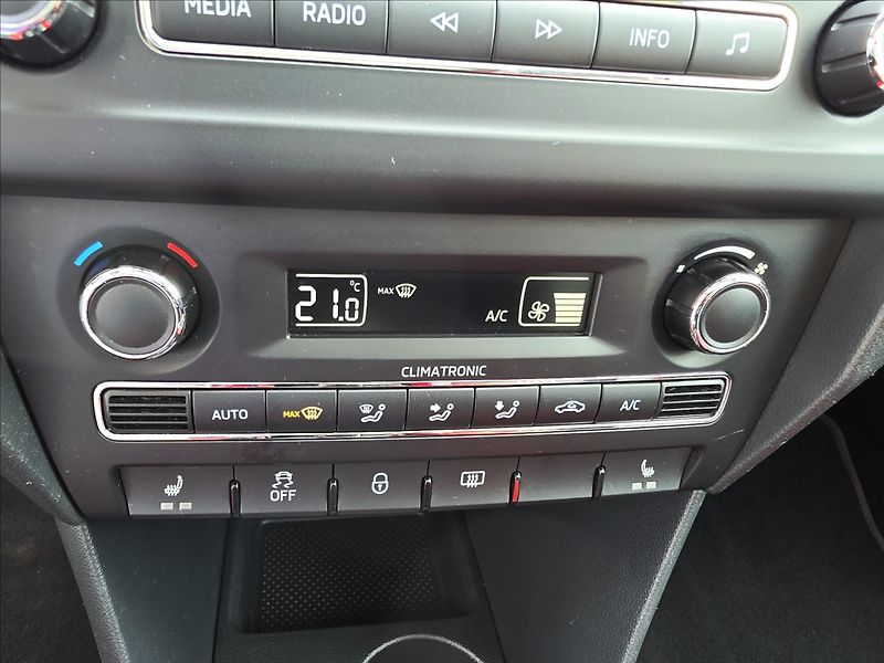 Škoda Rapid 1,2 TSi 77KW Monte Carlo ALU - fotka 19 z 42