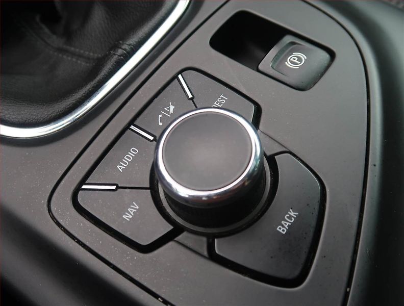 Opel Insignia (2011) 2.0 CDTI, 4X4, Serv.kniha - fotka 18 z 19