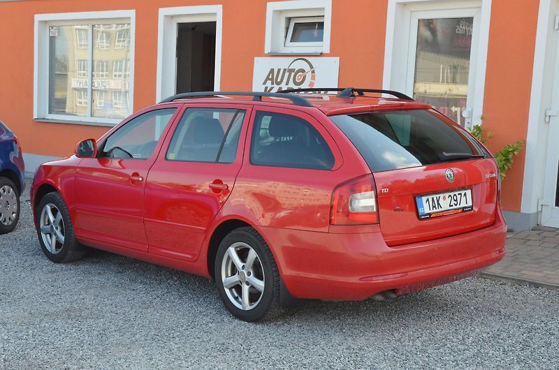 Škoda Octavia (2009) 1.9 TDi 77kW BXE Elegance / ČR - fotka 4 z 30