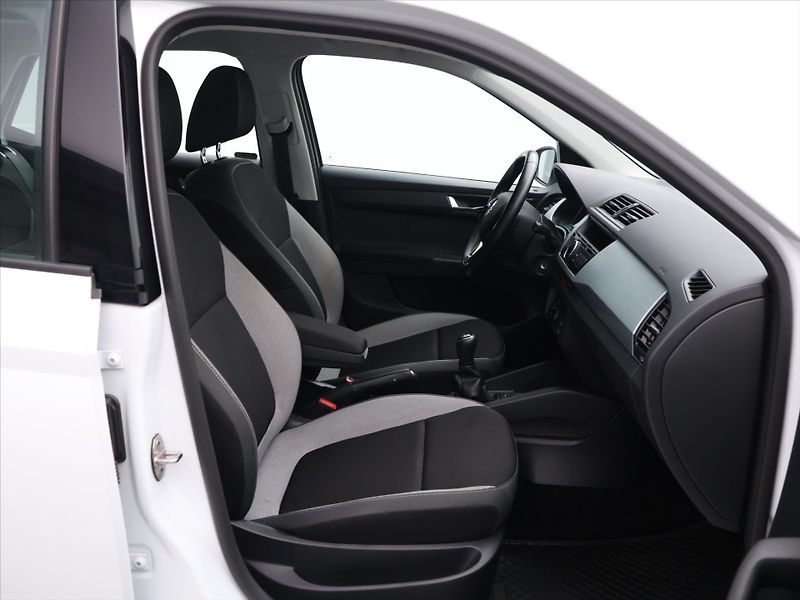 Škoda Fabia 1,2 TSI 66kW CZ 2.Maj Tažné - fotka 12 z 27