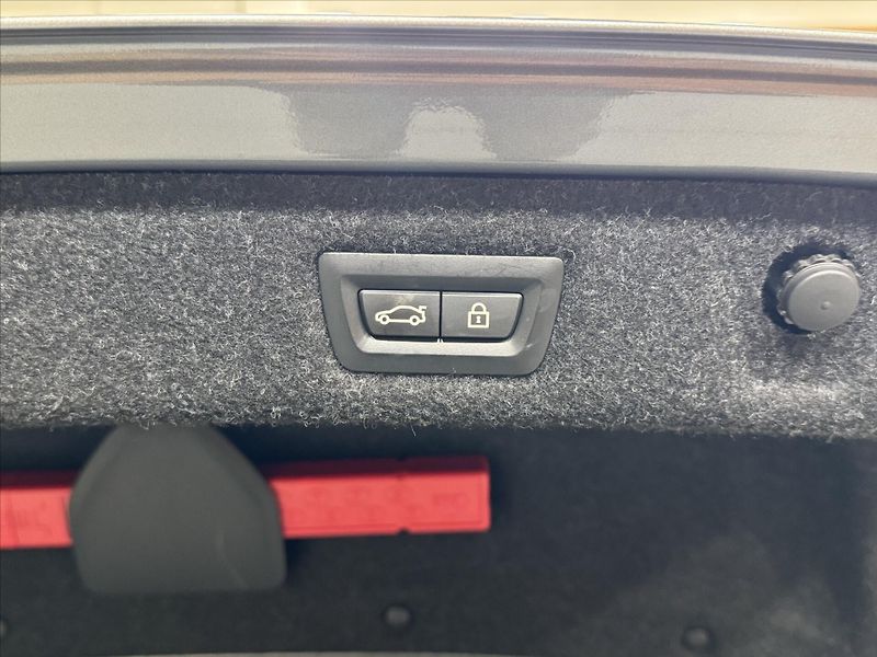 BMW Řada 5 M550i xDRIVE LASER HUD - fotka 31 z 31