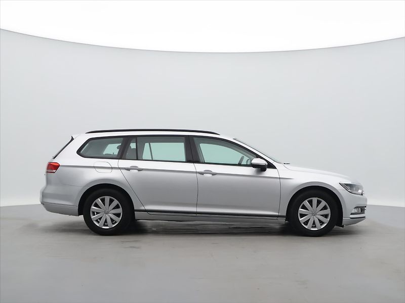 Volkswagen Passat 2,0 TDI 110kW Highline LED - fotka 8 z 24