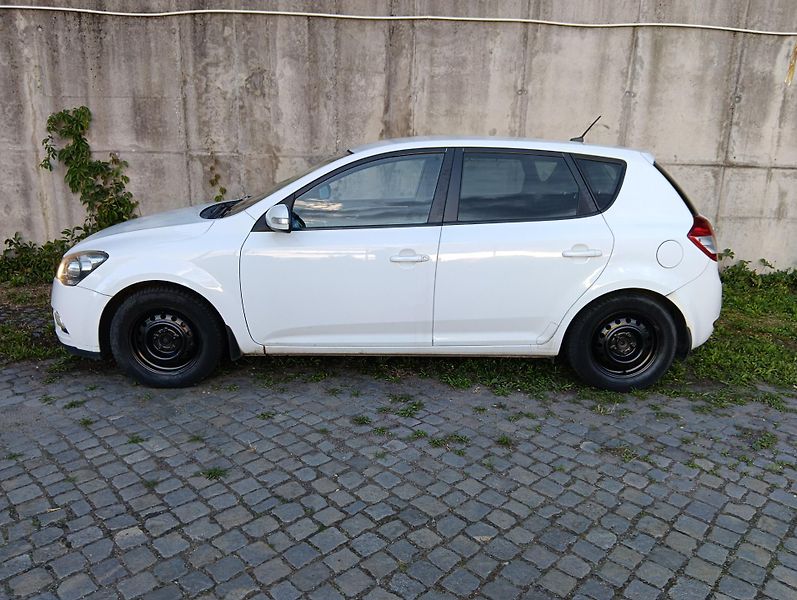 Kia Ceed (2010) 1.6D/85kW, automat, výhřev, AC - fotka 4 z 24