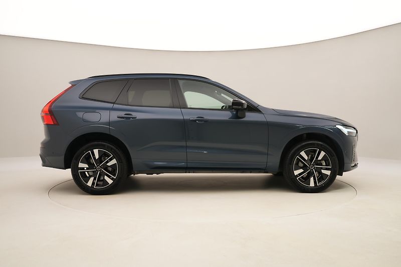 Volvo XC60 B5 AWD DARK PLUS AUT CZ - fotka 14 z 51
