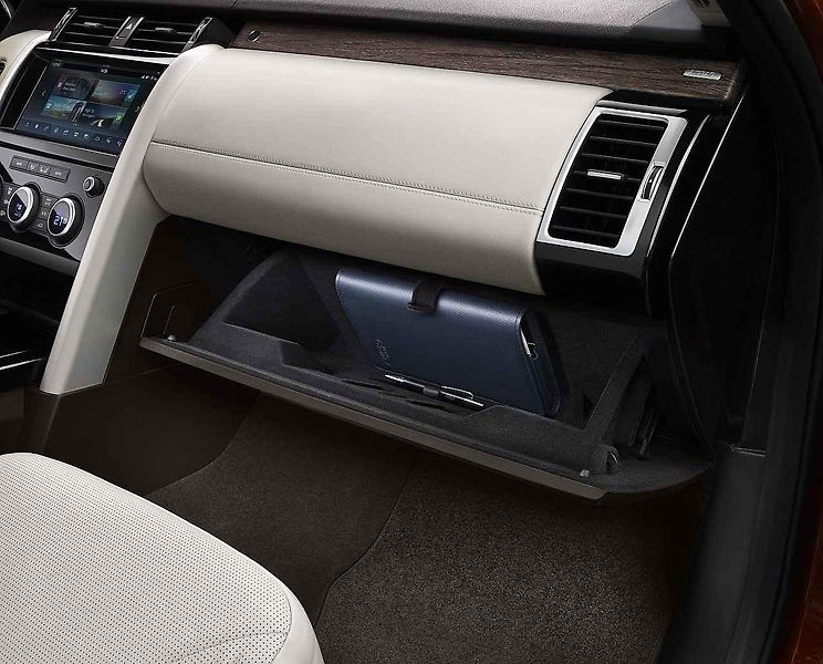 Land Rover Discovery.