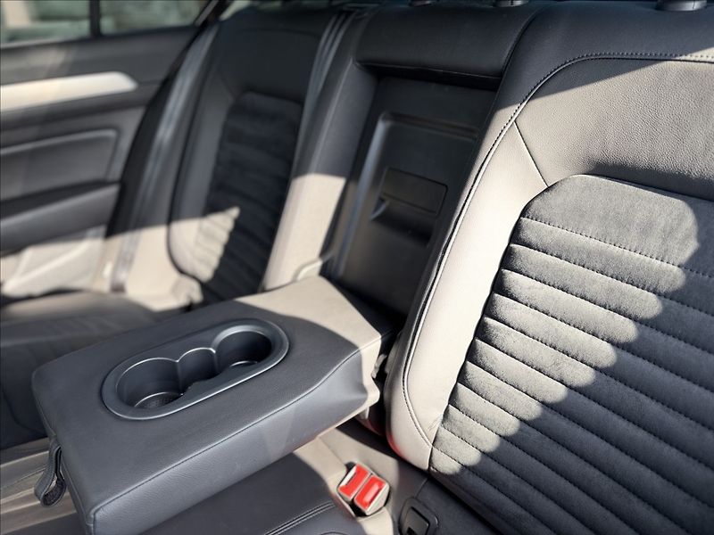 Volkswagen Passat 2,0 110kW R-LINE 93tKm ČR DPH - fotka 28 z 41