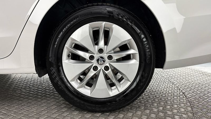 Škoda Octavia 2.0 TDI DSG Ambition - fotka 19 z 26