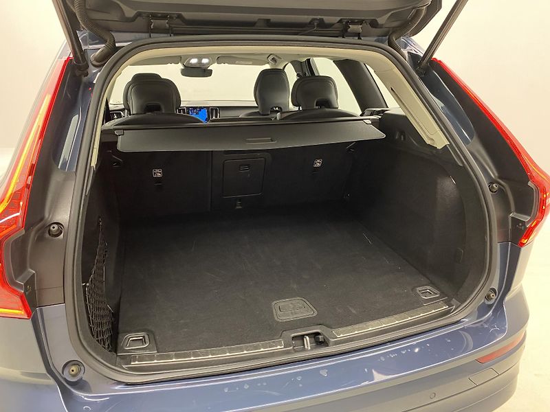 Volvo XC60 B5 AWD CORE AUT CZ - fotka 6 z 54