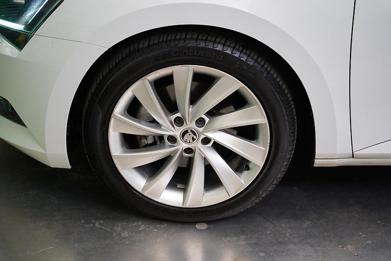 Škoda Superb - fotka 10 z 29