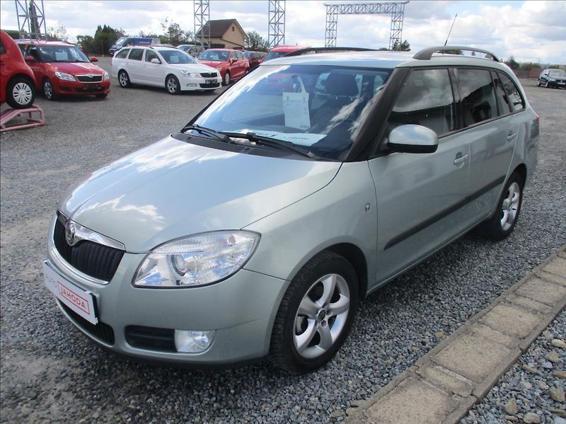 Škoda Fabia 1,4 i 16v, klima,servis,tažné, - fotka 3 z 35