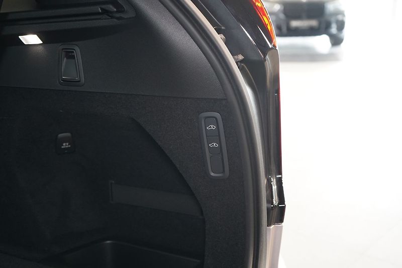 Volvo XC90 T8 PLUS Dark, Vzduch,Ventilace - fotka 16 z 46
