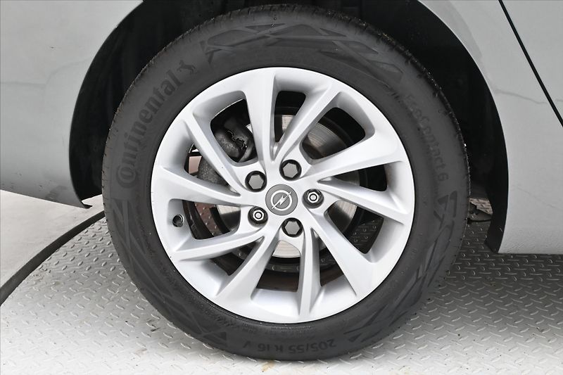 Opel Astra 1,5 CDTi 90 kW Park. Kamera Zá - fotka 29 z 29