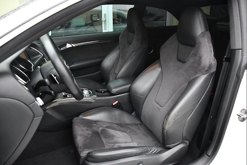 Audi RS 5 4.2 V8 B&O PO VELKÉM SERVISE  - fotka 15 z 45
