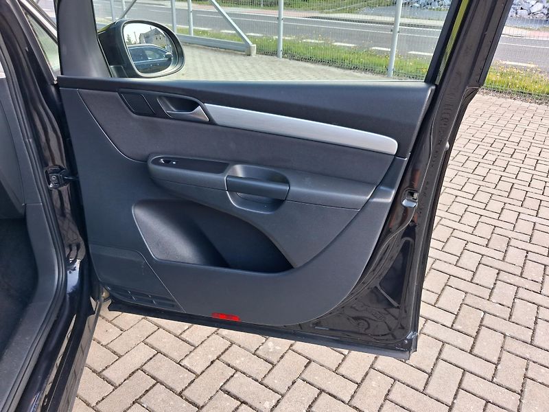 Volkswagen Sharan (2016) 2,0TDi NAVI  DSG  BEZ KOROZE ! - fotka 19 z 39