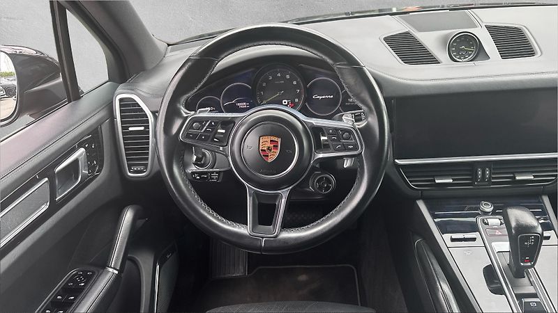 Porsche Cayenne E-HYBRID - fotka 19 z 24