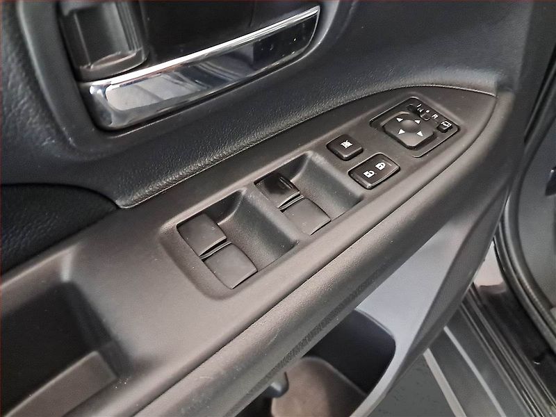 Mitsubishi Outlander (2015) 2.2 DI-D, 4X4, Automat - fotka 15 z 18