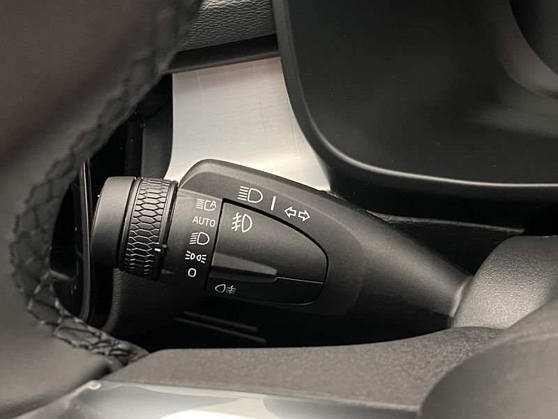 Volvo XC40 (2026) B4 AUT DARK PLUS - fotka 29 z 61