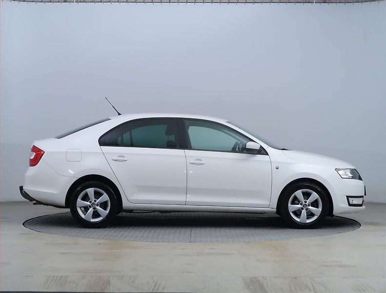 Škoda Rapid (2013) Ambition 1.2 TSI, ČR,1.maj - fotka 6 z 12