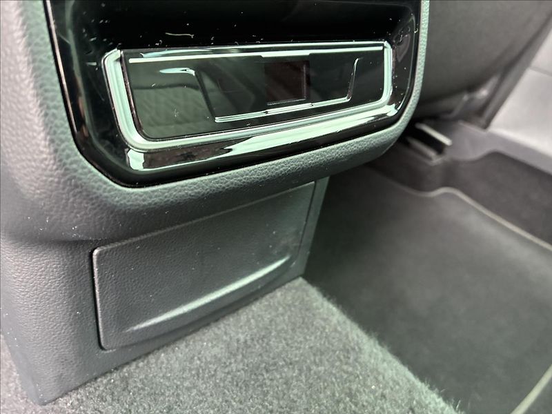 Volkswagen Passat 2,0 TAŽNÉ,KAMERA,APP-CONNECT - fotka 13 z 31