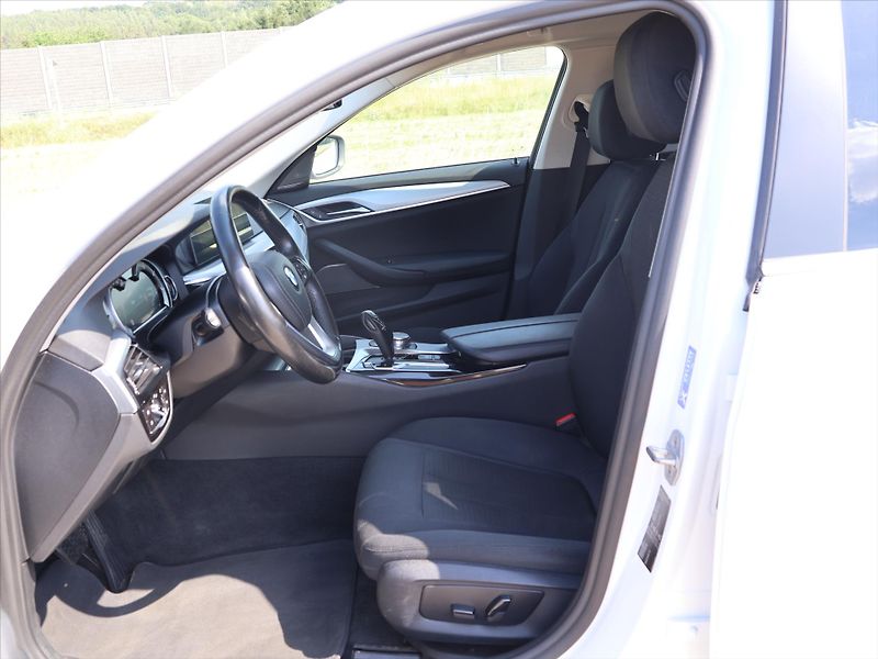 BMW Řada 5 2,0 525d 170kW Aut. Navi LED - fotka 11 z 35