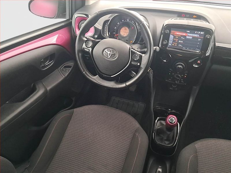 Toyota Aygo (2019) 1.0 VVT-i, Tempomat - fotka 7 z 18